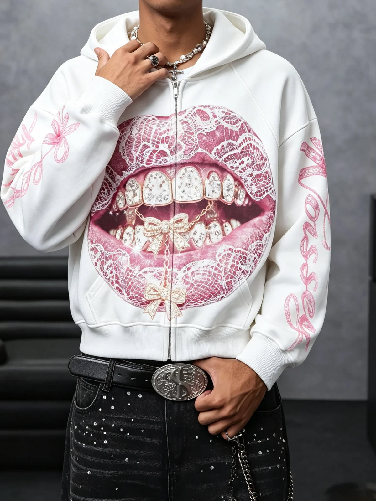 FELPA CON CAPPUCCIO SQUADRATA ZIP E STAMPA BOCCA PIZZO