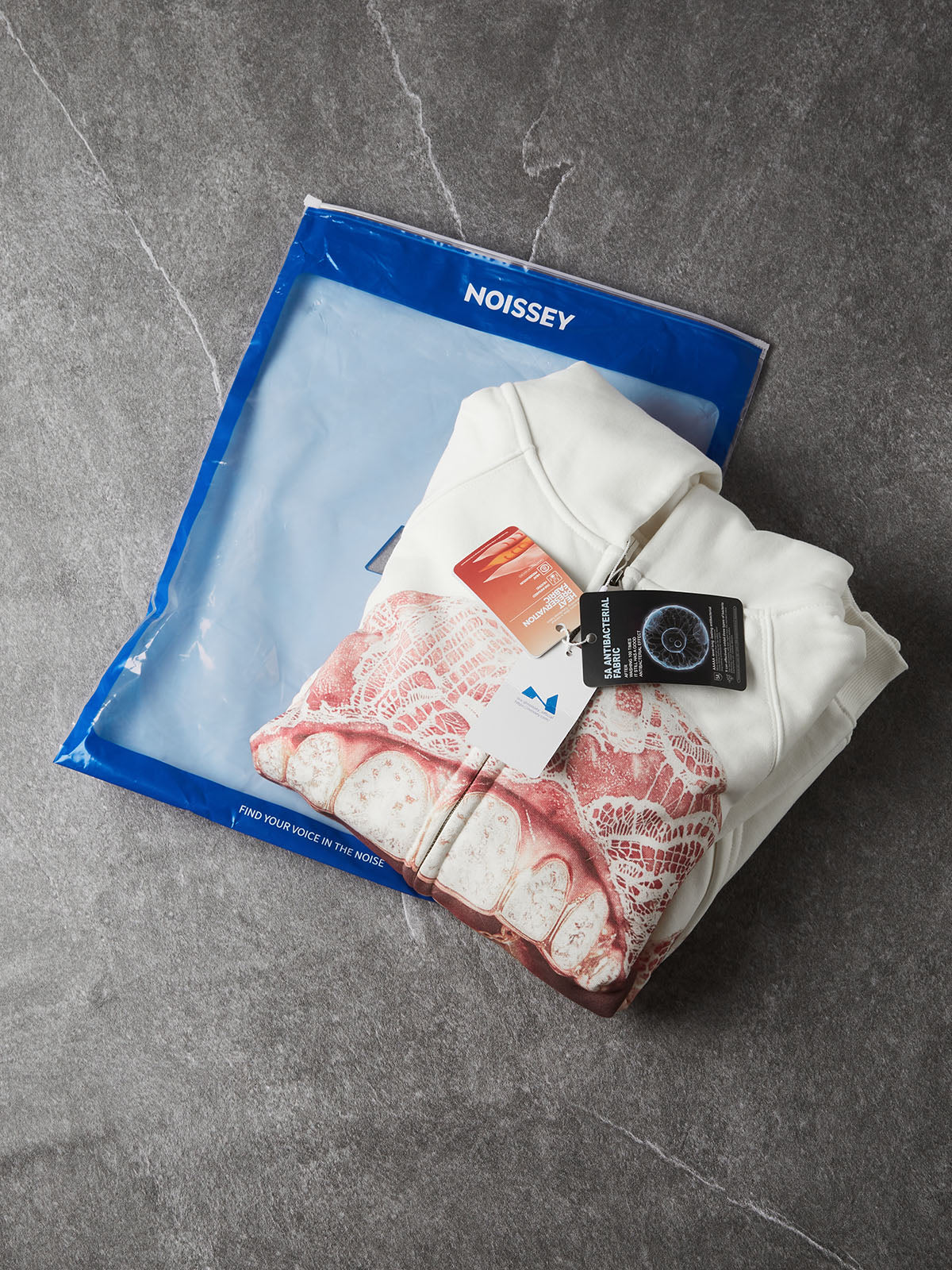 FELPA CON CAPPUCCIO SQUADRATA ZIP E STAMPA BOCCA PIZZO
