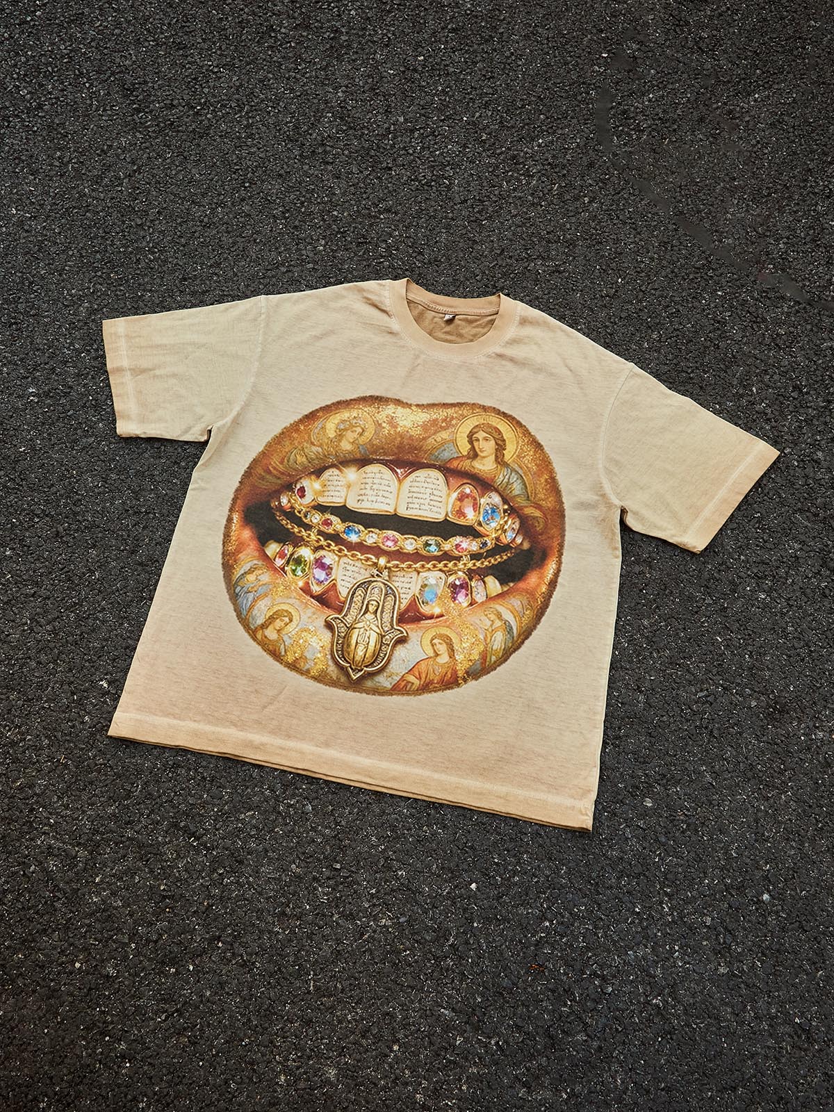 T-SHIRT NOISSEY SABBIA  BOXYFIT OVERSIZE ART BOCCA MEDIEVAL