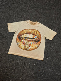 T-SHIRT NOISSEY SABBIA  BOXYFIT OVERSIZE ART BOCCA MEDIEVAL