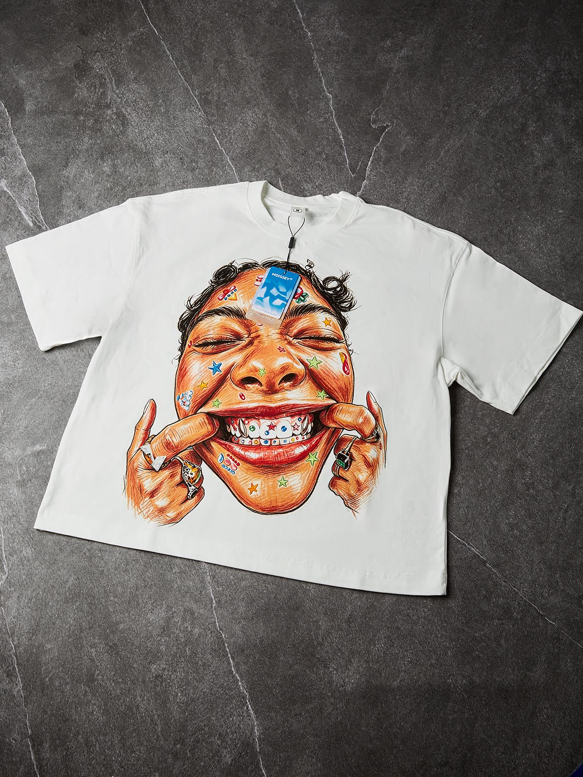 T-SHIRT NOISSEY WHITE BOXYFIT OVERSIZE ART COLORFUL SMILEY
