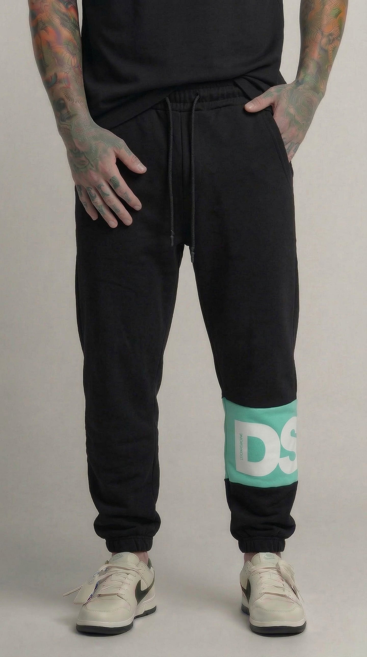 PANTALONE DI TUTA CON INSERTI LOGATI PIU' COLORI  - DS2 - ART.SS26211