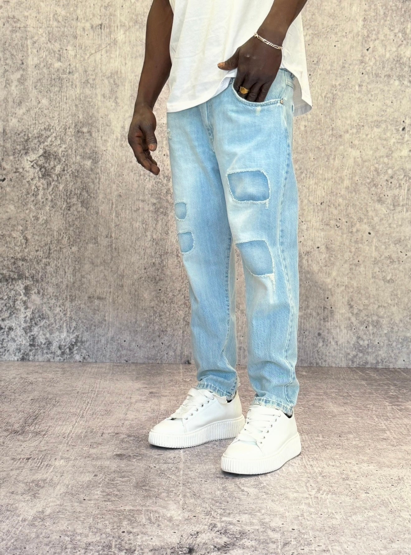 JEANS BLEACHED CON ROTTURE - BERNA - ART. 25104930 - COL. DENIM