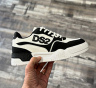 SNEAKER CON LOGO IN RILIEVO - DS2 - ART. FW25S07 - COL. BIANCO / NERO