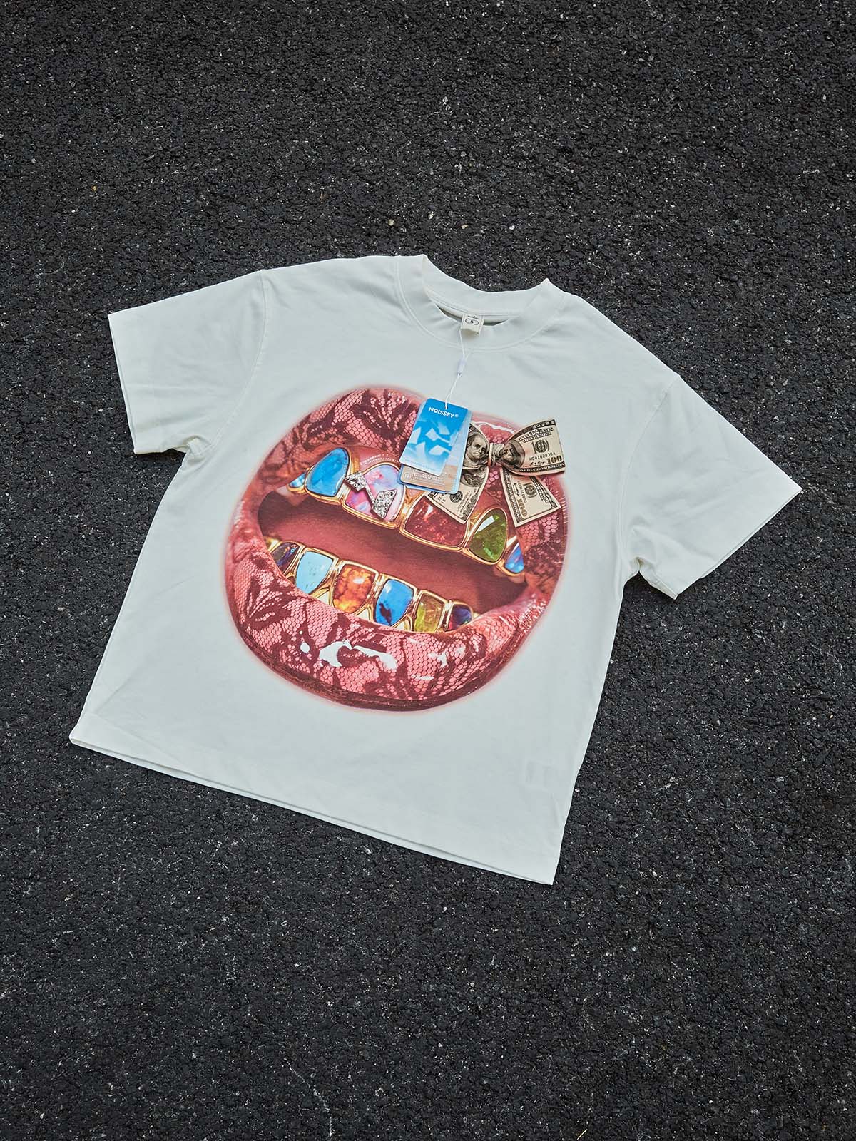 T-SHIRT NOISSEY WHITE BOXYFIT OVERSIZE ART BOCCA LIP BANKNOTE